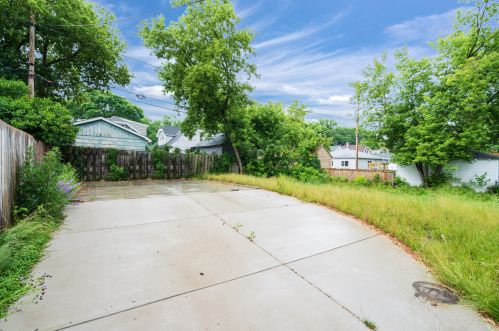 1321 57, Milwaukee WI 53214-3429 exterior