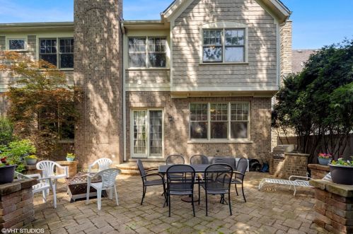 695 Mitchell Ave, Elmhurst IL 60126-4855 exterior