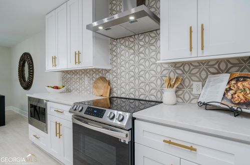 25 Chaumont Sq, Atlanta GA  30327-1088 exterior