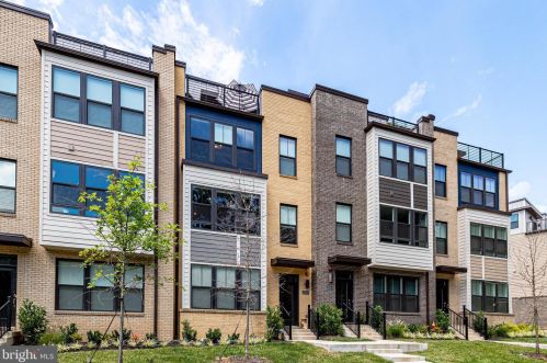 12022 Shore Dr, Herndon, VA 20190-4978