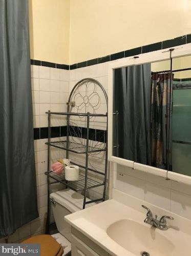 1430 Mckean St, Philadelphia PA 19145-2308 exterior