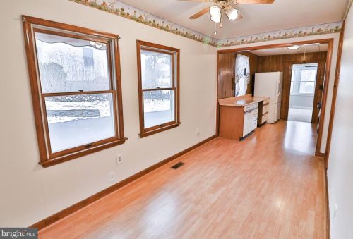 1201 Clagett Dr, Rockville MD 20851-2116 exterior