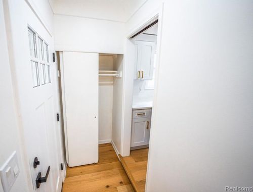 8451 Nightingale St, Dearborn Heights MI  48127-1203 exterior