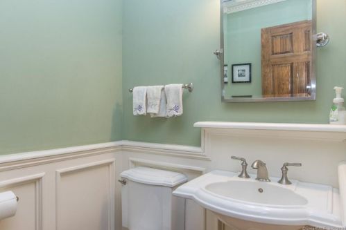 8 Indian Rock Pl, Wilton CT 06897-1540 exterior