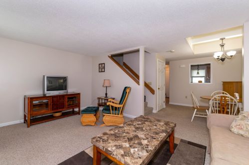 18 Vinton Dr, Concord NH 03303-1584 exterior