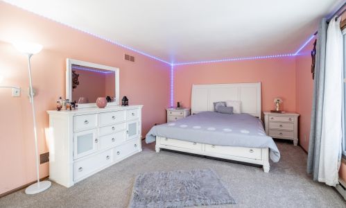 5135 Camelot Ln, Milwaukee WI 53221-3121 exterior