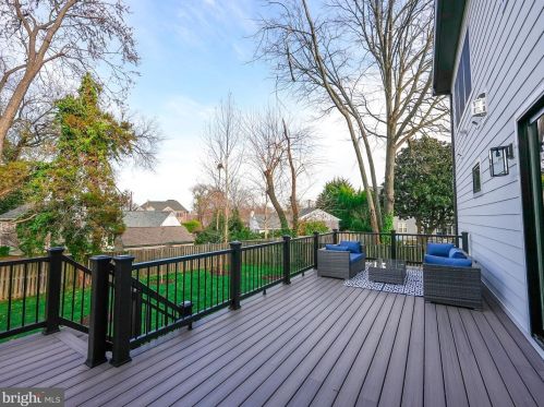 1422 Mayflower Dr, Mc Lean VA 22101-5615 exterior