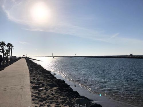 320 Rossmore Dr, Oxnard CA  93035-4465 exterior