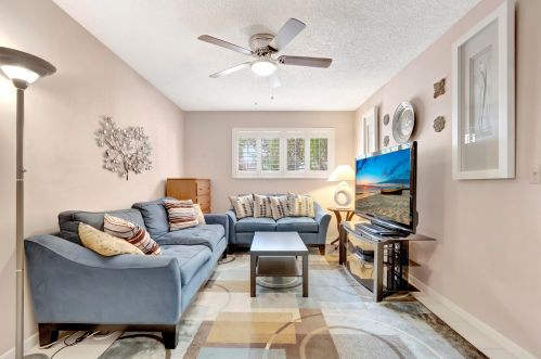 2303 Aspen Way, Boynton Beach FL 33436-6611 exterior