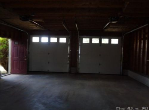 327 Scott Swamp Rd, Farmington CT 06032-3415 exterior