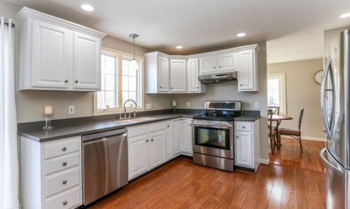 25 Gates Ave, Springfield MA 01118-2302 exterior