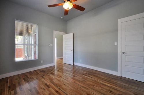 1303 Canterbury St, Austin TX  78702-5320 exterior