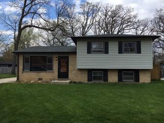 18166 Avon Ct, Volo, IL 60030-1902