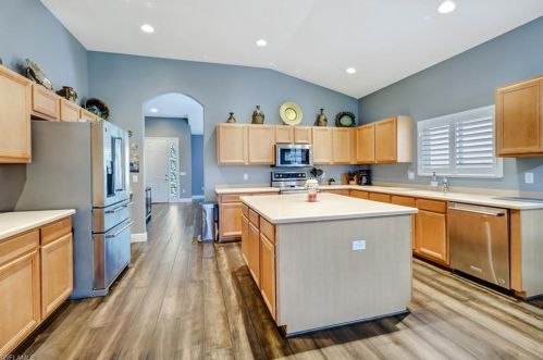 2121 Fairmont Ln, Naples FL 34120-4575 exterior