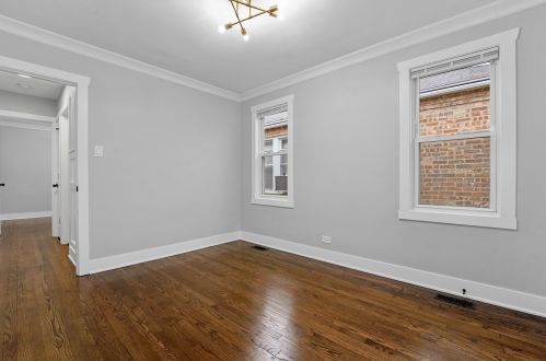 9740 Calumet Ave, Chicago IL 60616-2439 exterior