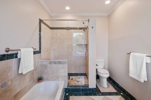 5532 Howe St, Pittsburgh PA 15232-2415 exterior