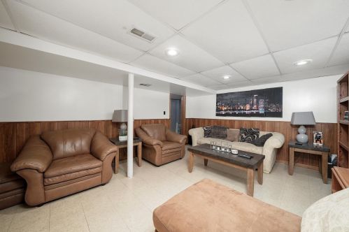 6625 64 St, Chicago IL 60638-4915 exterior