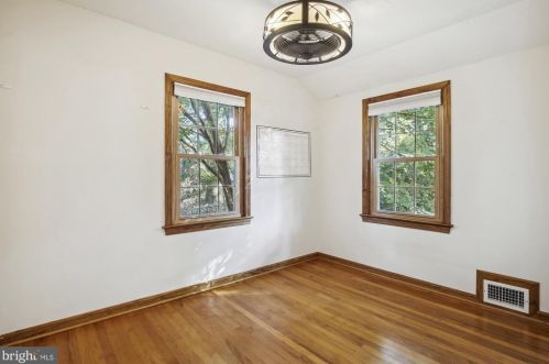 5823 Monticello Rd, Alexandria VA 22303-1302 exterior