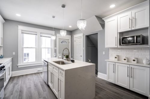 2524 Becher St, Milwaukee WI  53215-2521 exterior