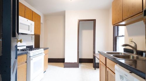 1915 University Ave, Madison WI 53726-3918 exterior