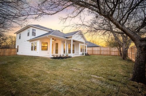 2011 Belford Dr, Austin, TX 78757-8207