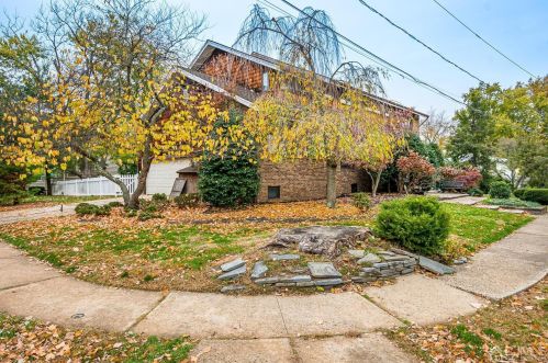 4 Fairhill Rd, Edison NJ 08817-2962 exterior