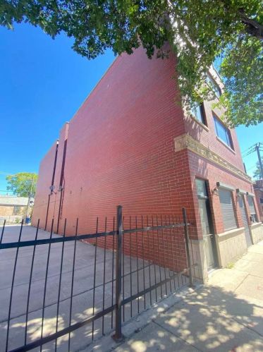 828 31st St, Chicago, IL 60608-5837