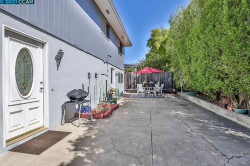 1161 Camelia St, Berkeley CA 94710-1521 exterior