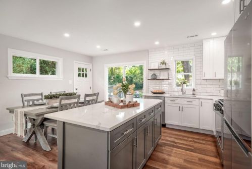 2809 James Dr, Alexandria VA  22303-1338 exterior