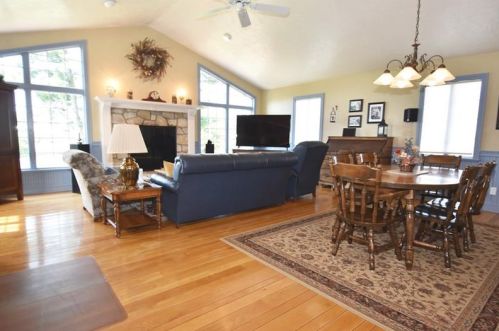 4656 Doverdell Dr, Pittsburgh, PA 15236-1867