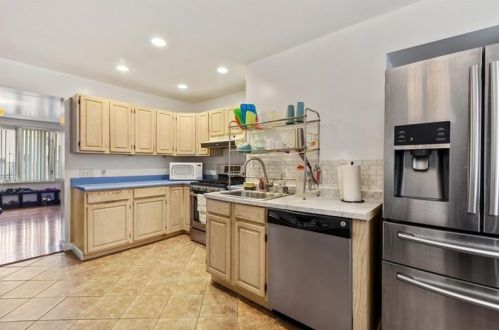 2013 E, Pittsburgh PA 15209-1809 exterior