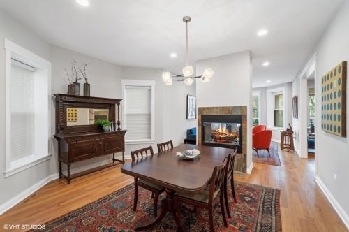 4425 Damen Ave, Chicago IL 60625-1701 exterior