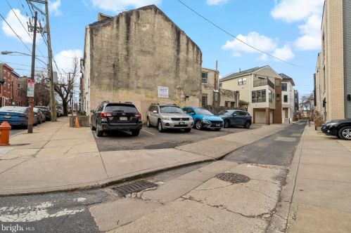 1019 4th St, Philadelphia PA 19123-1593 exterior