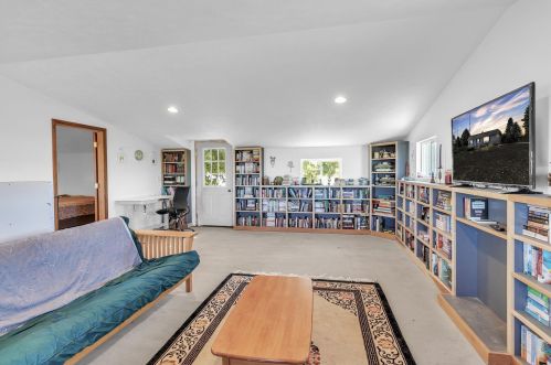 2560 66 St, Fennville MI 49408-9620 exterior