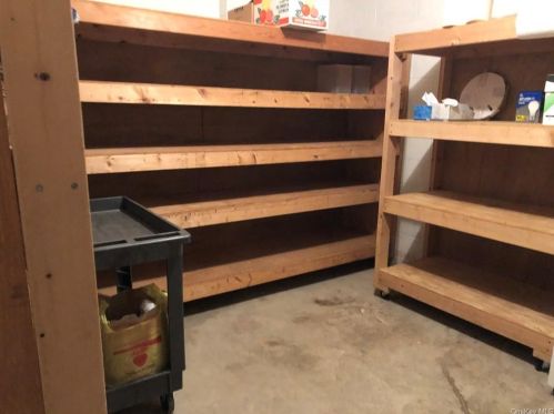 10 Farm Mdw Ln, Montgomery NY 12549-2100 exterior