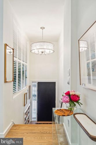 248 Locust St, Philadelphia, PA 19106-3901