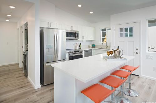 124 Milo Ln, Honolulu, HI 96813-1620