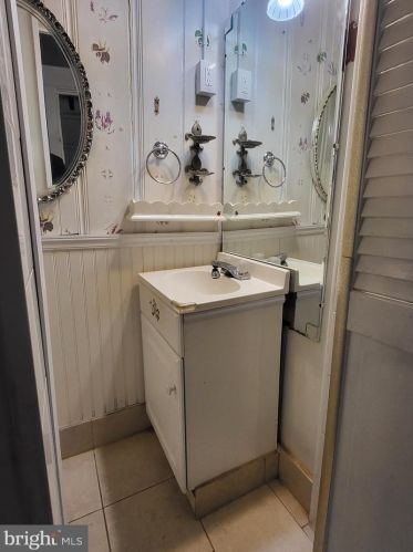 10 Elmwood Ave, Manor PA 19036-1908 exterior