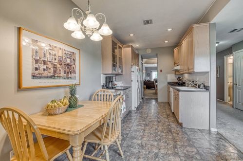 79 Windwatch Dr, Hauppauge, NY 11788-3348