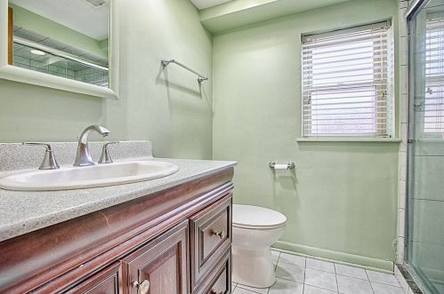 4668 Devon Ave, Chicago IL 60712-4420 exterior