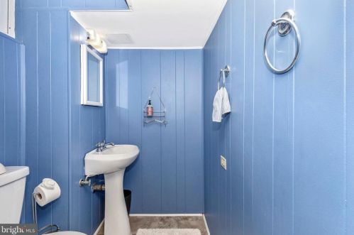 604 Forest Glen Rd, Silver Spring MD 20910-1122 exterior