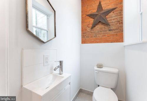 1906 Lawrence St, Philadelphia PA 19140-2406 exterior