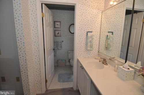 5 Meadowwood Ct, Columbus NJ 08022-1026 exterior