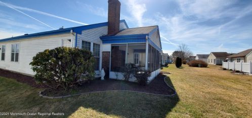 4 Greenwich Ave, Lakehurst, NJ 08759-6660