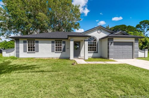 1607 Carillo Ave, Fort Pierce, FL 34953-1745