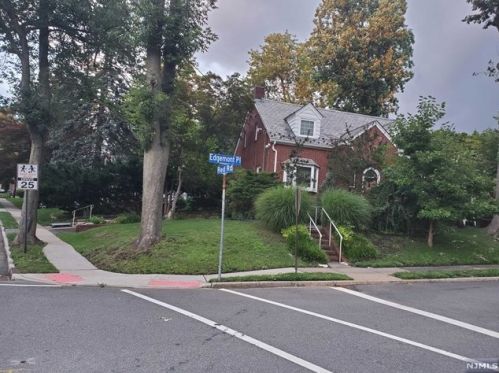 139 Edgemont Pl, Teaneck, NJ 07666-4605