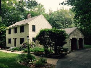 28 Ledgewood Dr, Barrington, NH 03884-6821