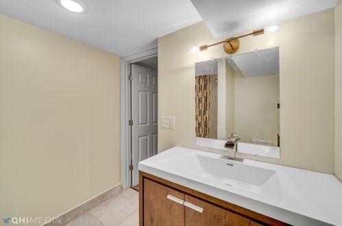 6950 Prairie Ave, Chicago IL  60637-4636 exterior