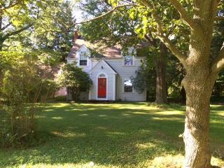 27649 Emery Rd, Cleveland OH  44128-5709 exterior