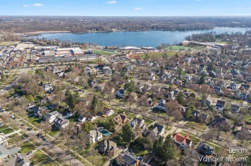 910 Pinecrest Ave, Grand Rapids MI 49506-3437 exterior